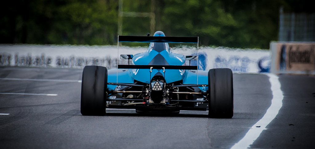 Det kræver en stor portion mod at finde det rette bremsepunkt med 190 km/t
(Foto: Dan Knudsen – Photo-Graphic)